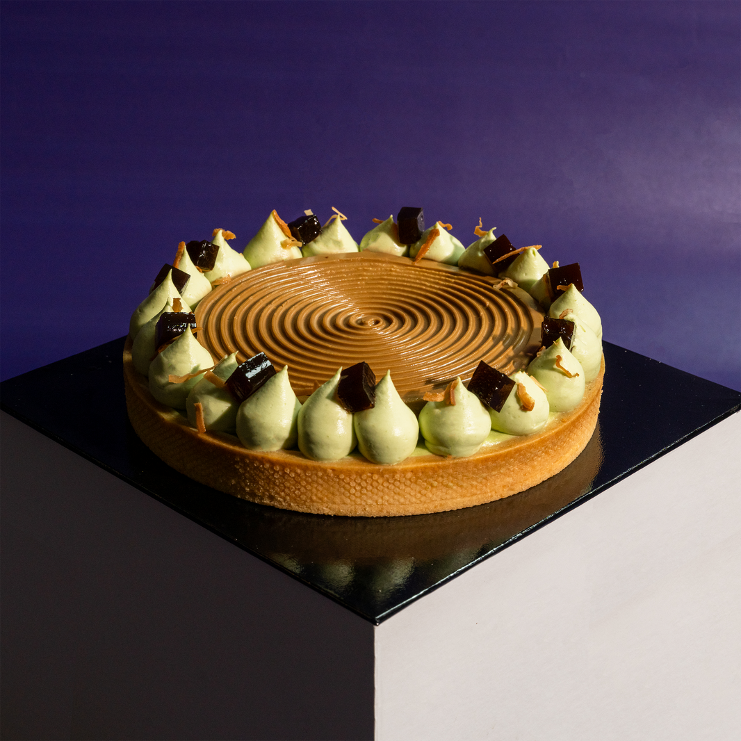 Pandan coffee tart with a piped caramel-coffee spiral and pandan cream peaks — Elevete Patisserie