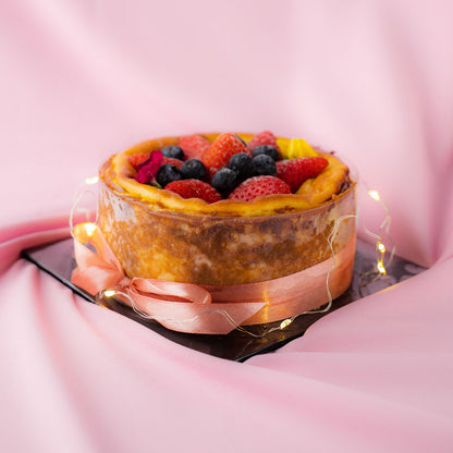 baby-burnt-cheesecake-with-berries