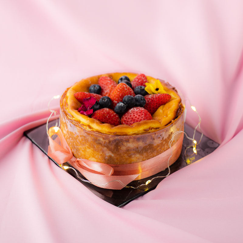 baby-burnt-cheesecake-with-berries