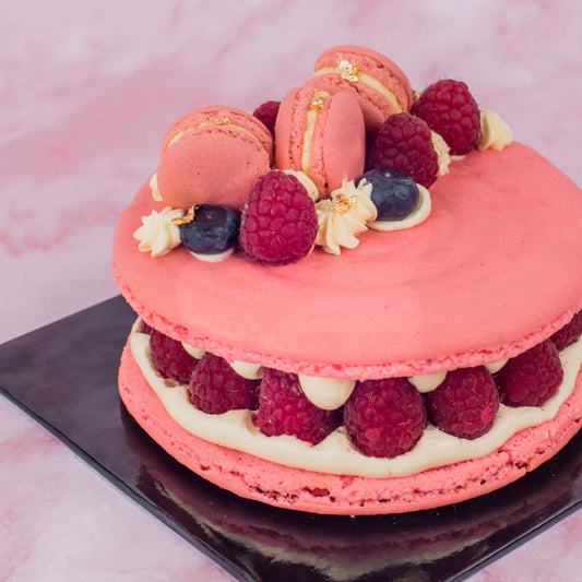 Ispahan Valentine Macaron 5 Inch